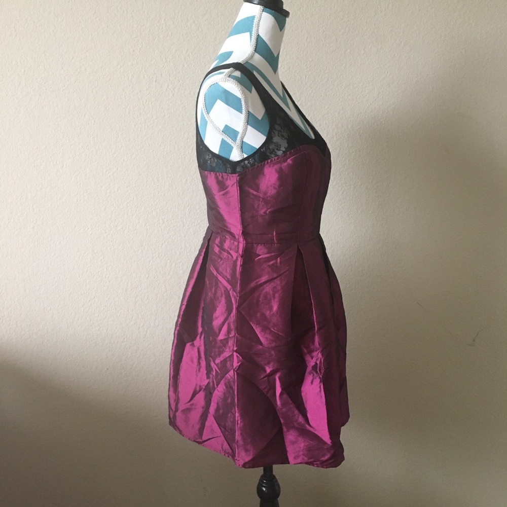 Burgundy violet lace dress with belt - Picture 5 of 8